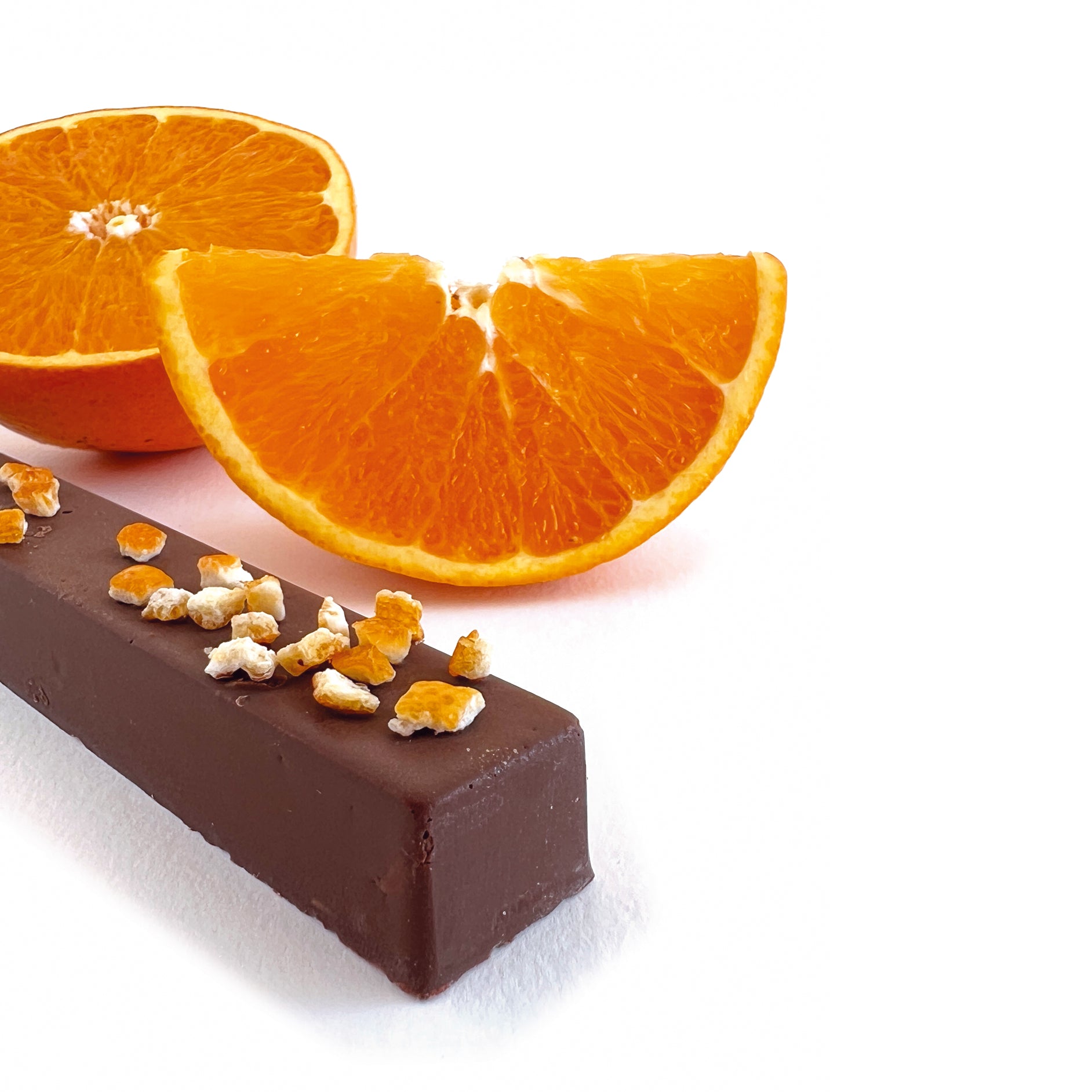 Turrón gianduja de chocolate negro con naranja