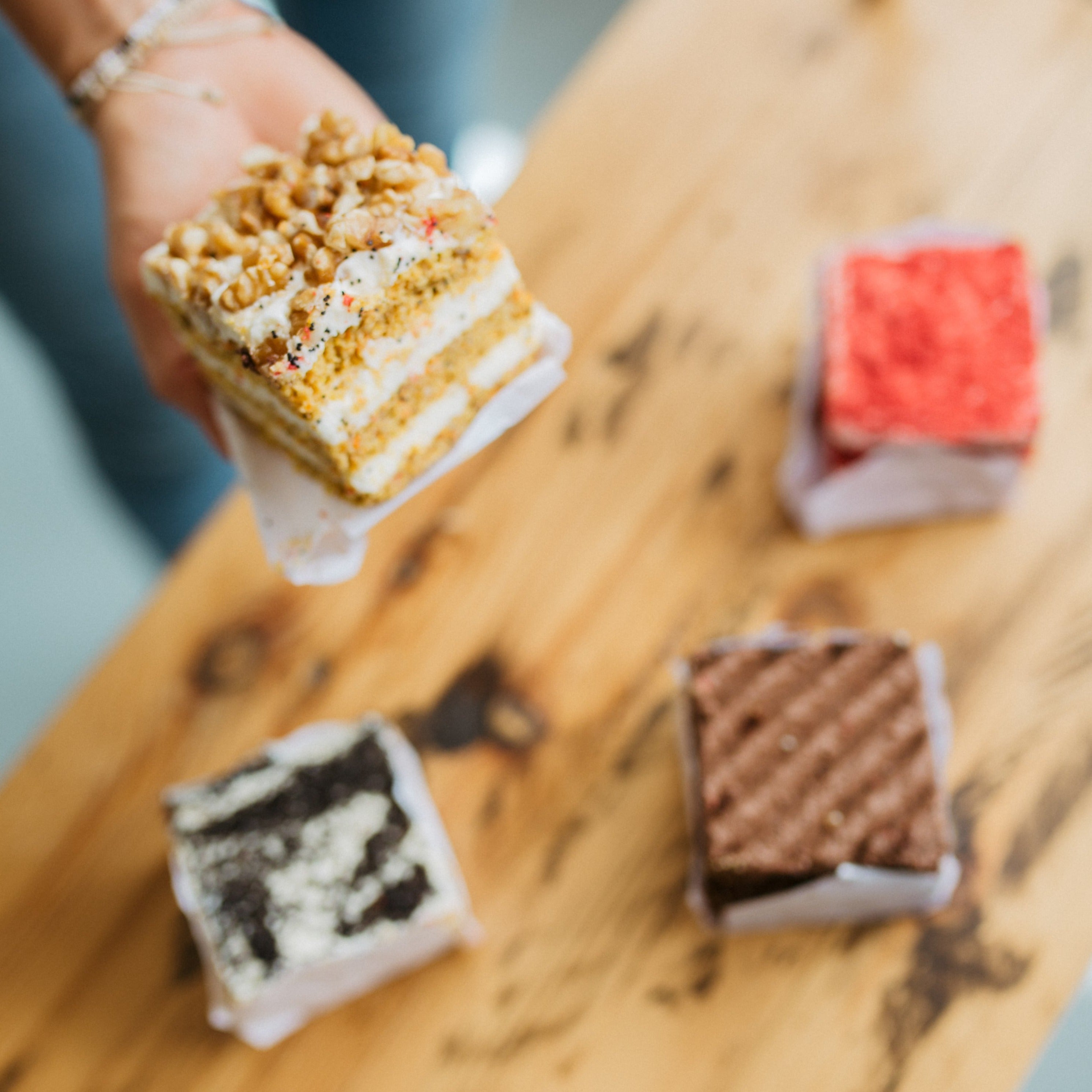 Surtido-mejores-tartas-keto-lowcarb-redvelvet-carrotcake-cacao-limon-porciones-individuales.jpg