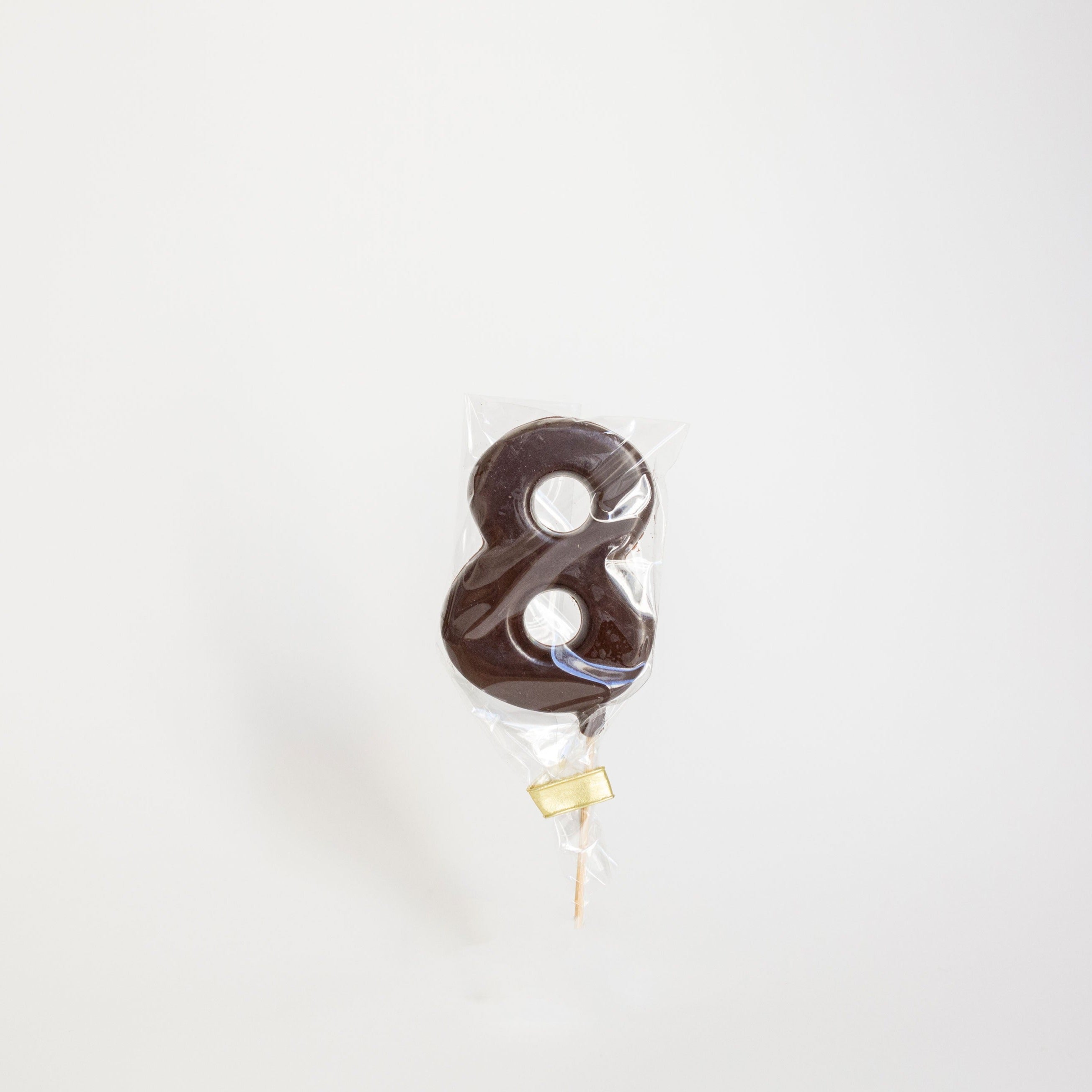 numero-ocho-chocolate-negro-envoltorio