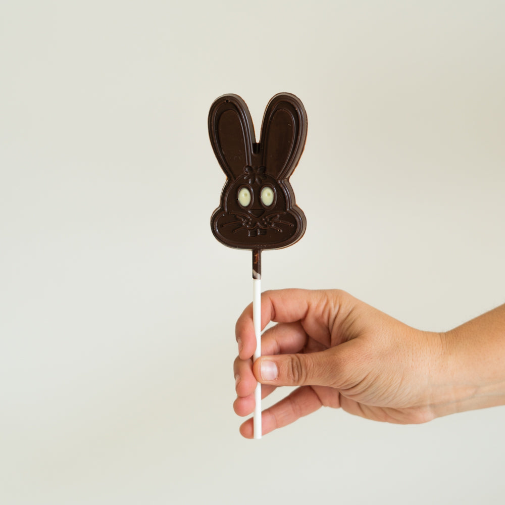 Piruleta conejo de chocolate negro sin azúcar añadido
